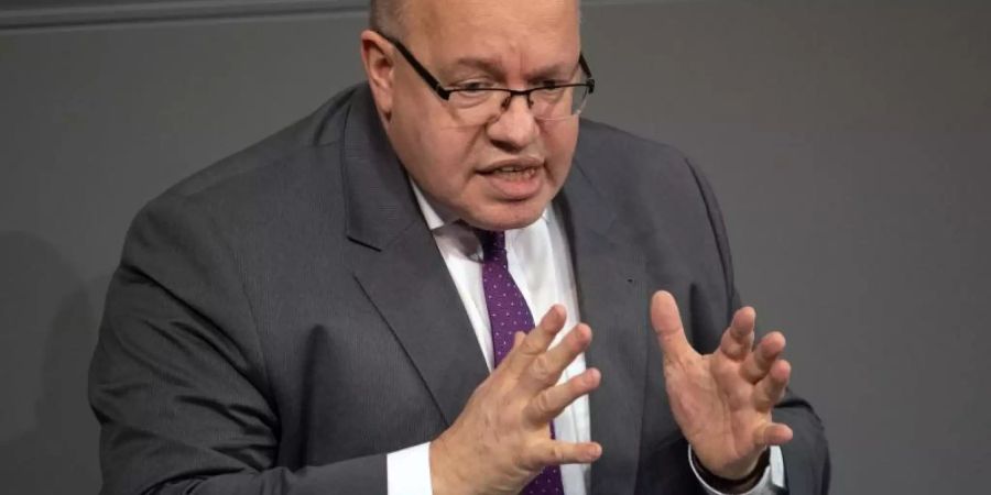 Peter Altmaier, Bundeswirtschaftsminister, spricht im Bundestag. Foto: Ralf Hirschberger
