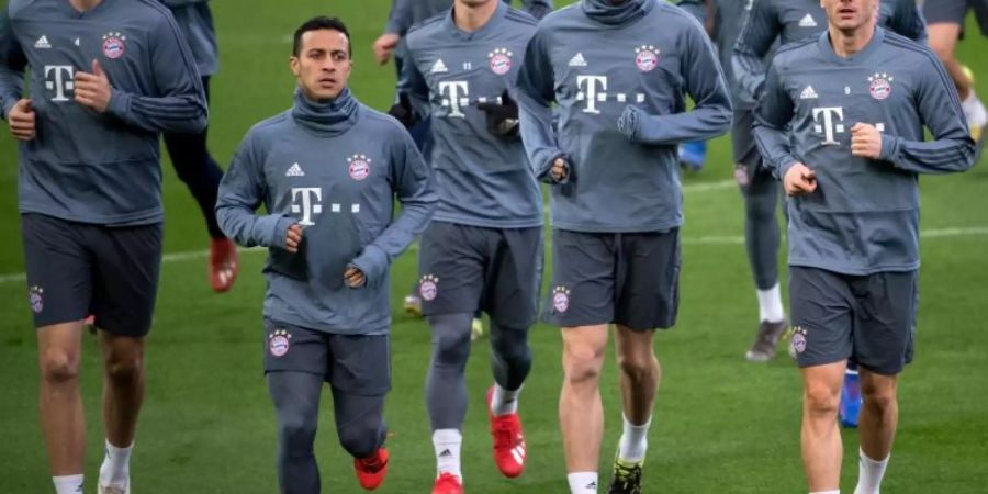 Der FC Bayern München könnte mit einem Heimsieg zumindest für eine Nacht mit dem kriselnden BVB wieder gleichziehen. Foto: Sven Hoppe