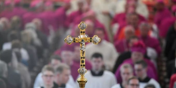 Gottesdienst bei Herbstvollversammlung der Bischofskonferenz Gottesdienst bei Herbstvollversammlung der Bischofskonferenz