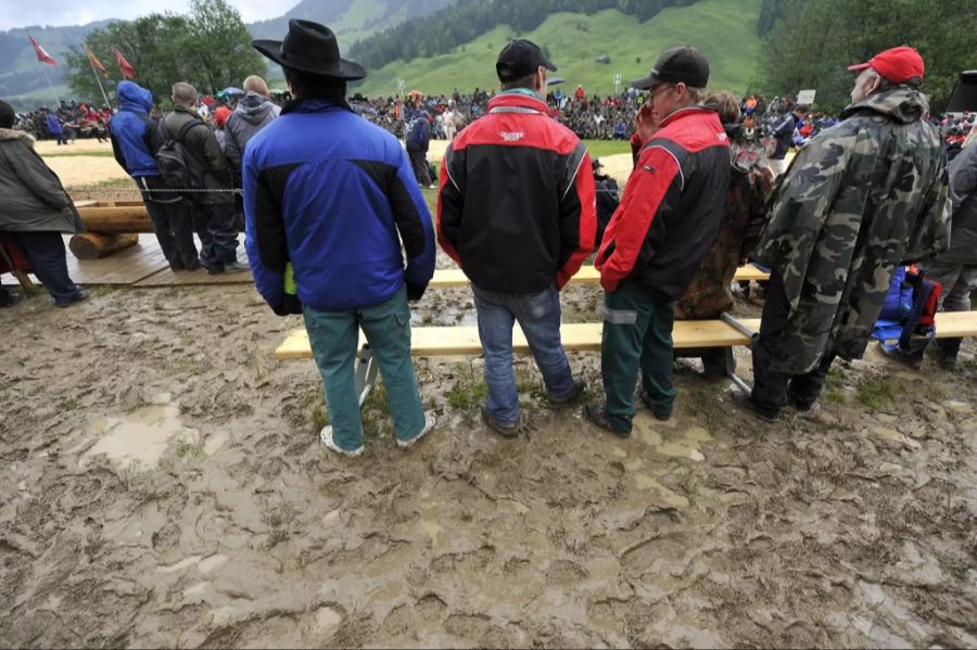 Schwingen: Schlamm soweit das Auge reicht am Schwarzsee-Schwinget 2010