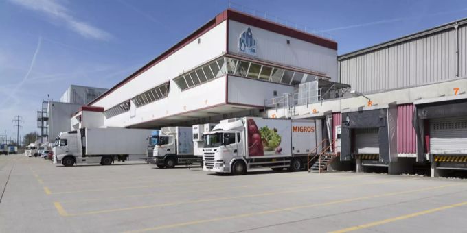 Das Migros-Verteilzentrum in Neuendorf SO. Migros