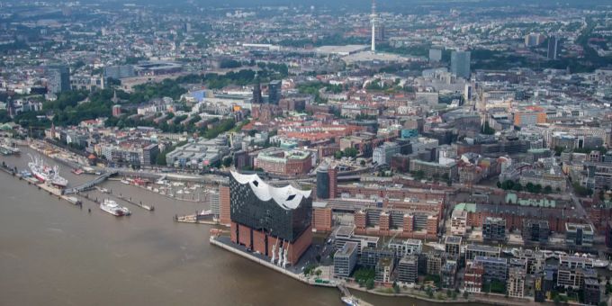 Costa Cruises bringt erstes LNG-Schiff nach Hamburg. Flüssigerdgas