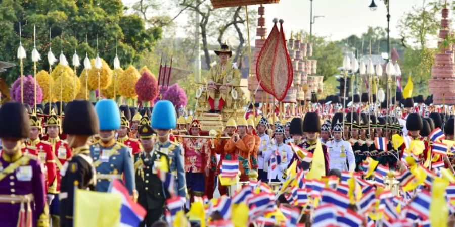 Die feierliche Prozession in Bangkok