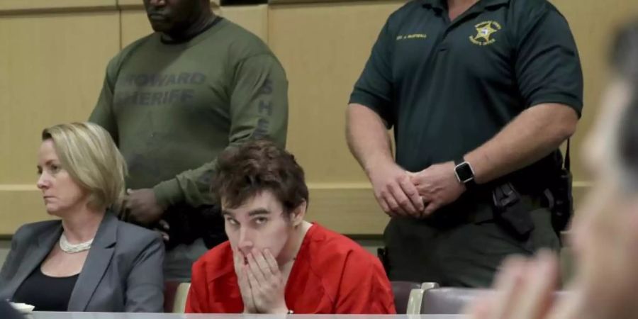 Nikolas Cruz, der mutmassliche Schütze des Schulmassakers in Parkland, bei dem 17 Menschen getötet worden sind, sitzt im Broward Courthouse. Foto: Mike Stocker/Pool South Florida Sun-Sentinel