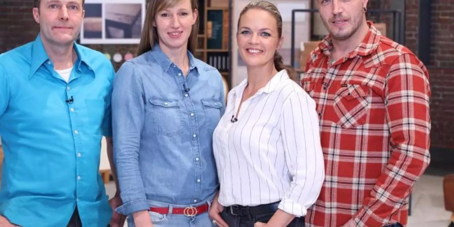 Eva Brenner (2. v. r.) und ihr Designer-Team. Foto: Frank W. Hempel/ZDF
