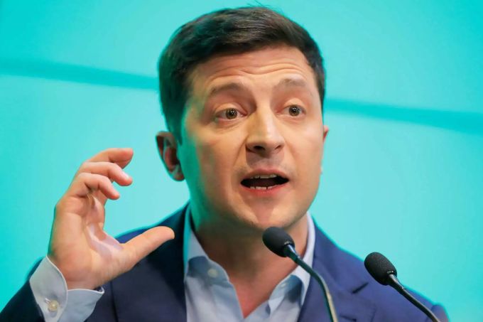 Wolodymyr Selenskyj, Komiker und designierter Präsident, vor seinen Anhängern in seinem Hauptquartier nach der zweiten Runde der Präsidentschaftswahlen. Wolodymyr Selenskyj kiev moskau