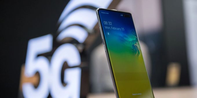 Gegen den allgemeinen Trend: Bei 5G-Smartphones sinken die Preise weiter, prognostizieren Branchenexperten. Gegen den allgemeinen Trend: Bei 5G-Smartphones sinken die Preise weiter, prognostizieren Branchenexperten.