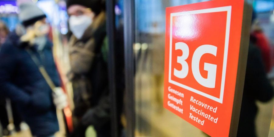 Die Deutsche Bahn streicht die 3G-Regel. In Fern- und Nahverkehrszügen bleibt die Maskenpflicht bestehen.