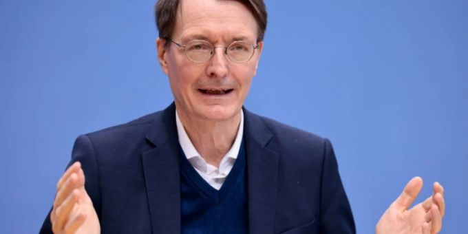 München - Lauterbach hat Familie und Freunde selbst geimpft
