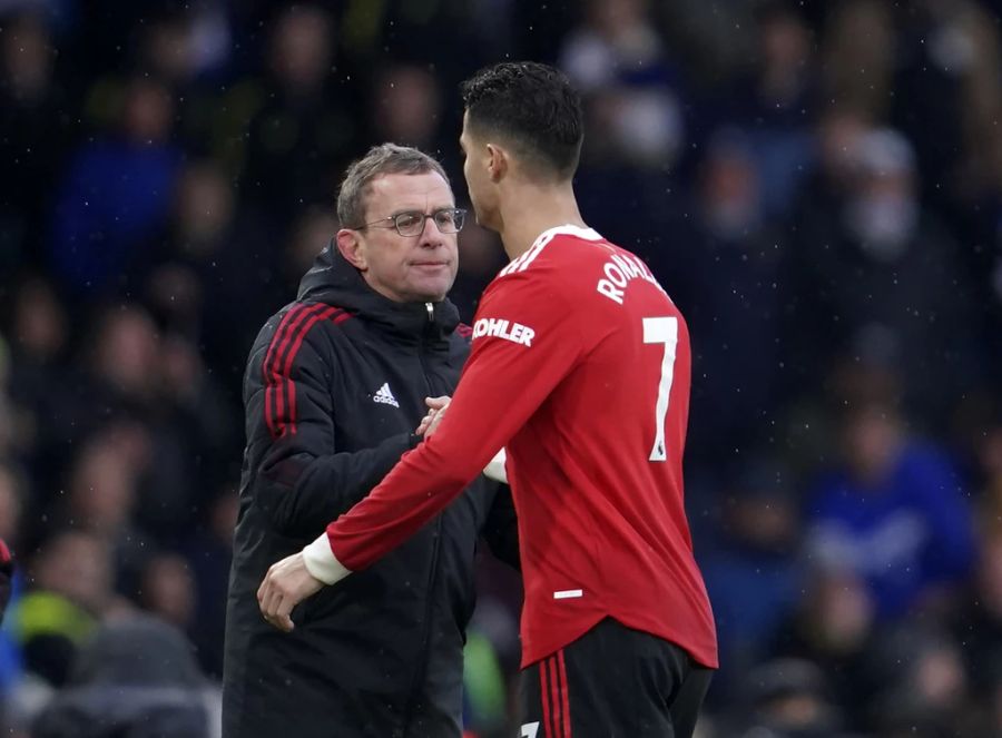 Coach Ralf Rangnick soll eigentlich darauf bestehen, dass die Spieler die Reha in Manchester abhalten.