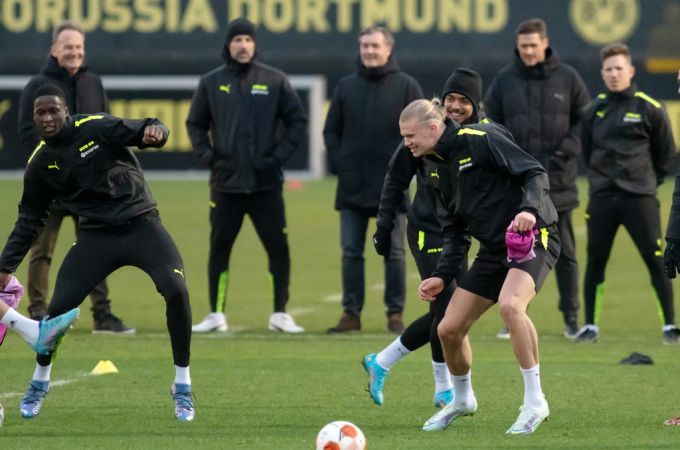 Owusu und Aussi stockten auch schon den Kader der Profis des BVB auf. BVB