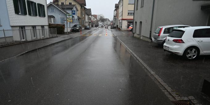 Uzwil SG: Fussgängerin von Auto erfasst. Uzwil SG