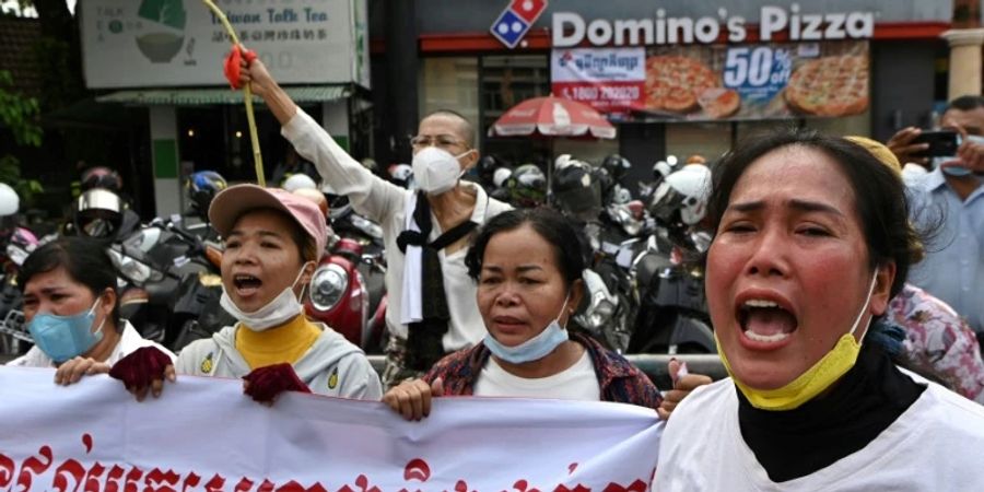 Angehörige protestieren gegen die Verurteilung von Sam Rainsy