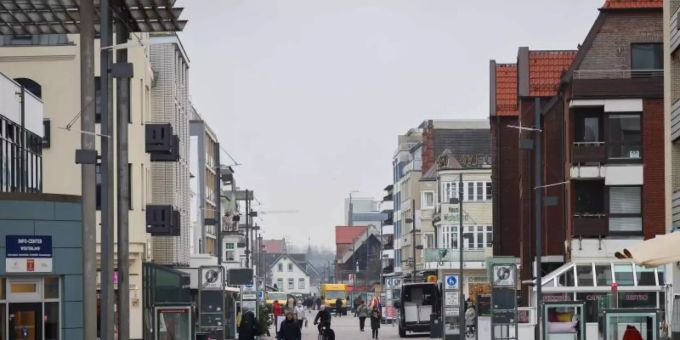 Mehrere Hotels und Gaststätten auf Sylt haben angesichts der rasant steigenden Corona-Zahlen vorläufig geschlossen. Foto: Christian Charisius/dpa Mehrere Hotels und Gaststätten auf Sylt haben angesichts der rasant steigenden Corona-Zahlen vorläufig geschlossen. Foto: Christian Charisius/dpa