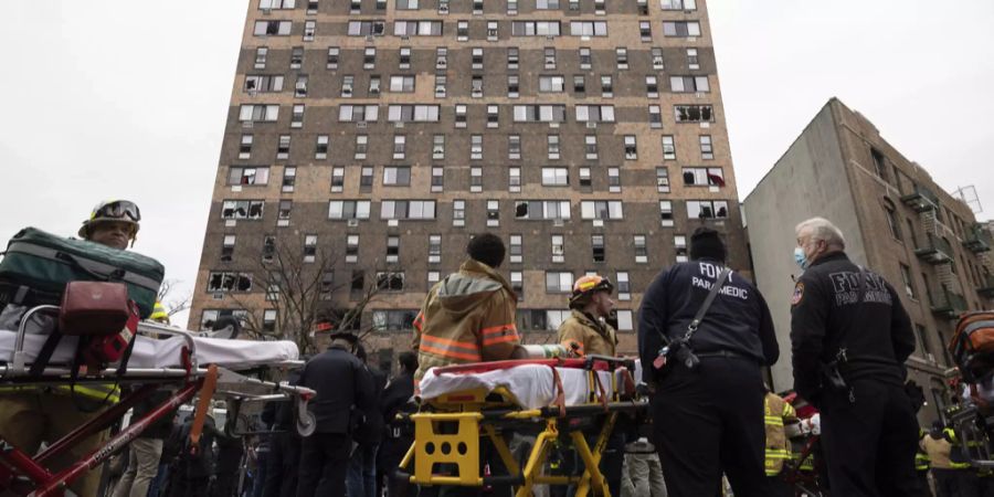 Das Feuer brach in einem Wohnhaus im New Yorker Stadtteil Bronx aus.
