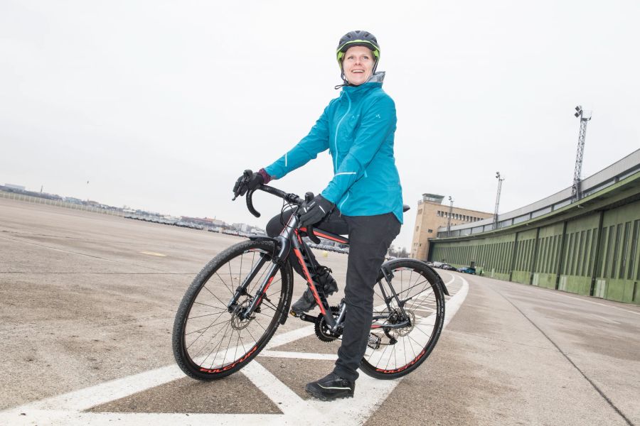 Frau Fahrrad Winterkleidung