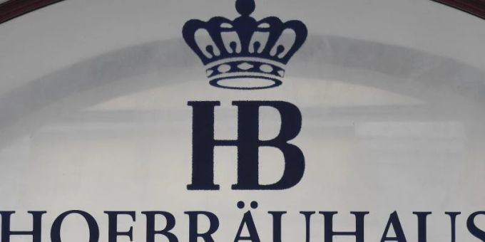Das Staatliche Hofbräuhaus München liefert sich einen Rechtsstreit mit dem Hofbrauhaus Aktienbrauerei und Malzfrabrik zu Dresden. Foto: Angelika Warmuth/dpa Das Staatliche Hofbräuhaus München liefert sich einen Rechtsstreit mit dem Hofbrauhaus Aktienbrauerei und Malzfrabrik zu Dresden. Foto: Angelika Warmuth/dpa