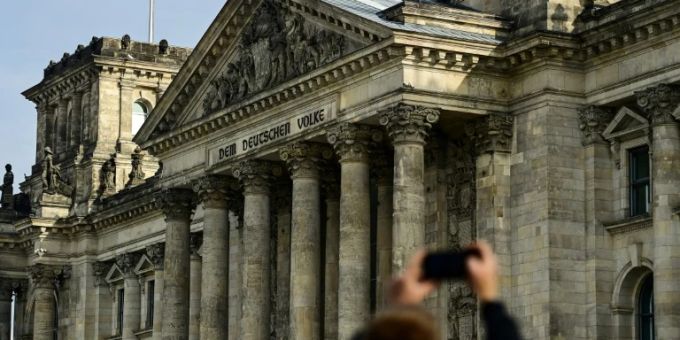 Mehrere Bundestagsausschüsse befassen sich in Sondersitzungen mit Ukraine Mehrere Bundestagsausschüsse befassen sich in Sondersitzungen mit Ukraine
