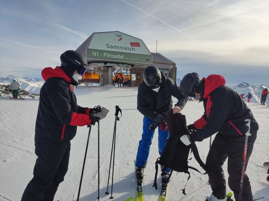 Die Zöllner führten die Kontrolle auf dem 2800 Meter hohen Flimsattel durch.