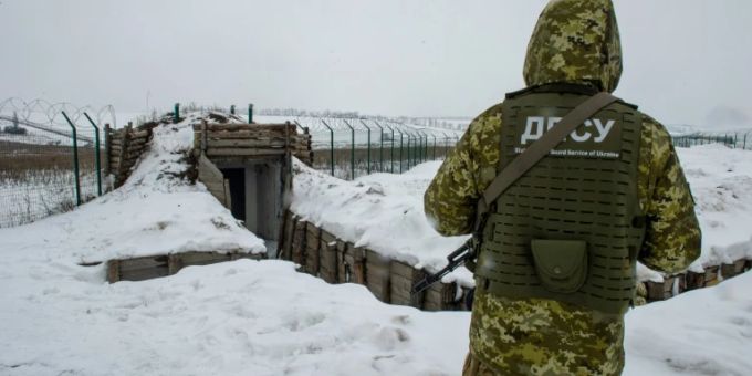 Ukrainischer Soldat an der Grenze zu Russland Ukraine Krieg Soldat Russland
