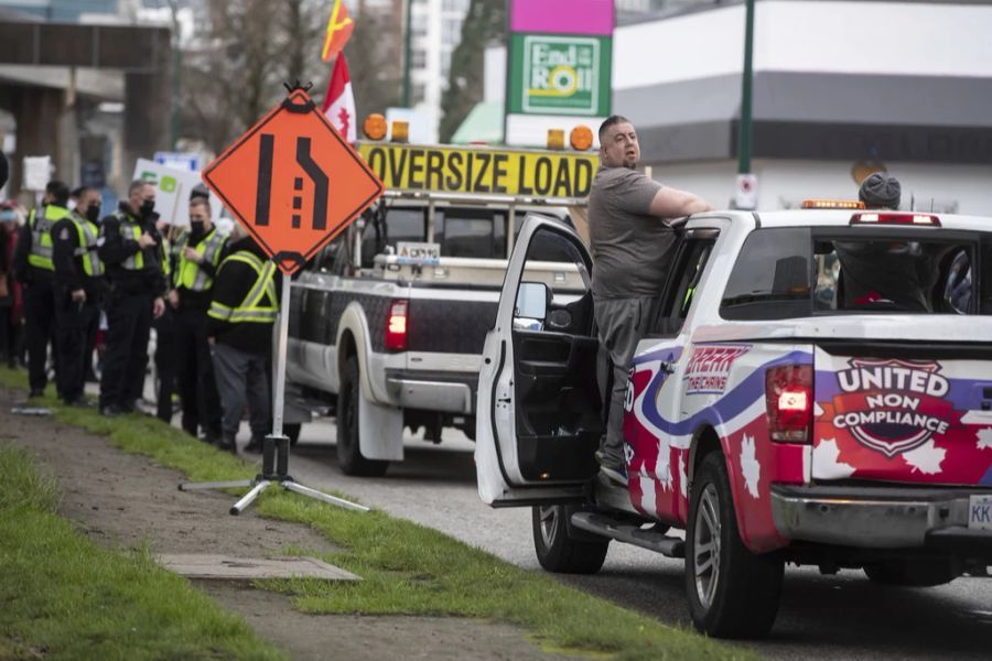 Ein Konvoi von Truck-Demonstranten in Vancouver, Kanada.