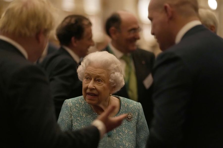 Hat sich Queen Elizabeth bei ihrem Sohn Charles mit dem Coronavirus angesteckt?