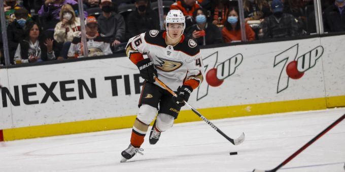 Trevor Zegras hat in seiner ersten NHL-Saison bereits 32 Skorerpunkte erreicht. NHL lacrosse