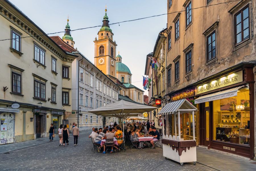 Stadtzentrum Fussgängerzone Cafes