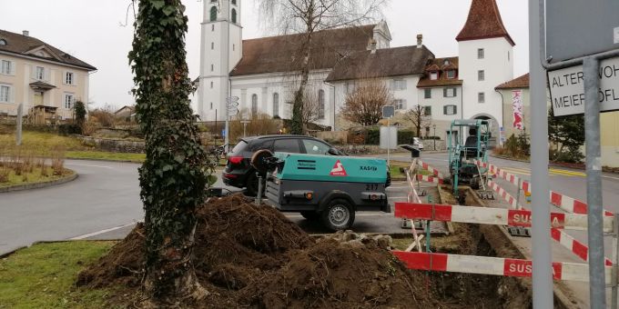 Grabarbeiten für die Ladestationen beim Parkplatz Dreiangel Grabarbeiten für die Ladestationen beim Parkplatz Dreiangel
