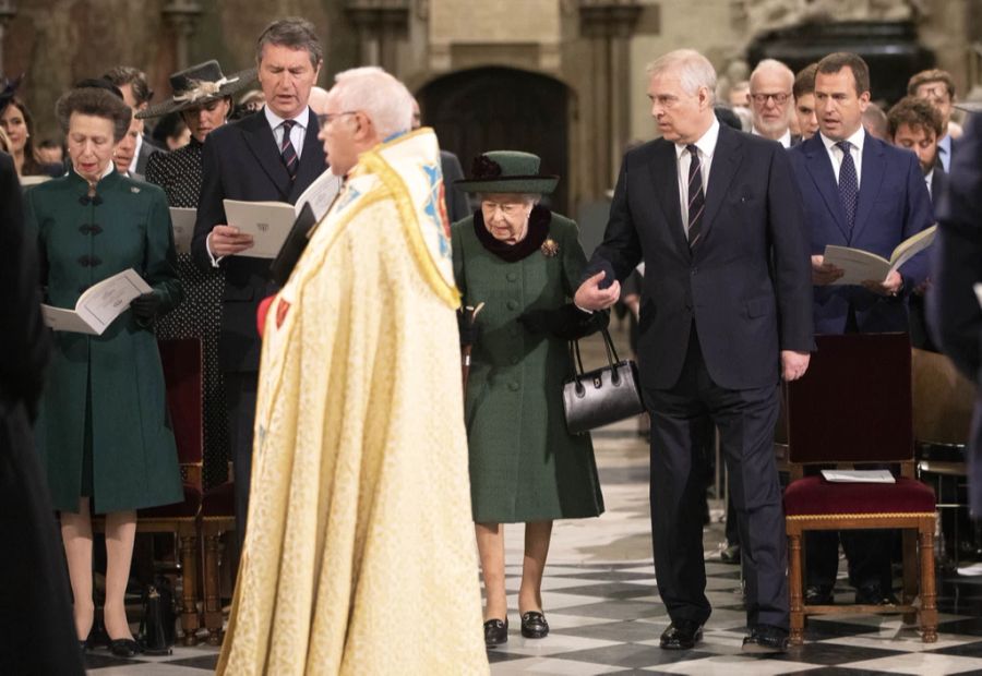 Die Queen bewies damit einmal mehr ihre bedingungslose Unterstützung für ihren «Lieblingssohn» Andrew.