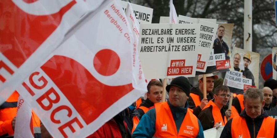 Unterstützer der IG BCE bei einer Demonstration 2018