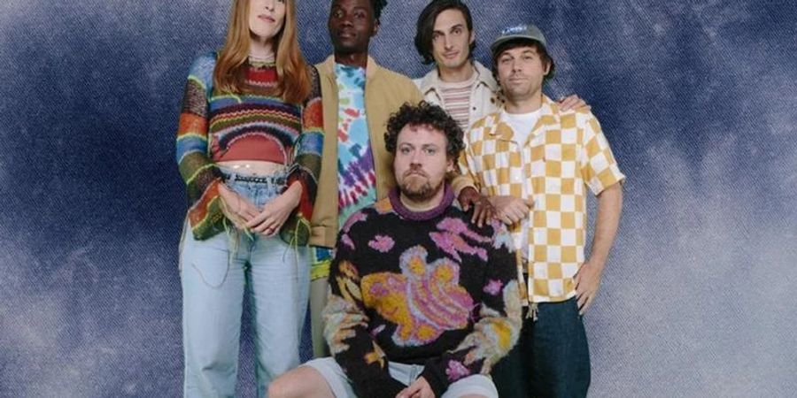 Metronomy läuten den Frühling ein. Foto: Alex Lambert/dpa