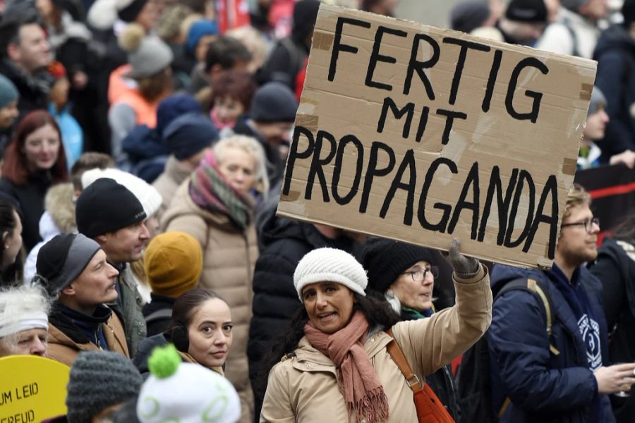 Skeptiker an einer Demo gegen die Corona-Massnahmen in Zürich. Das Coronavirus hat viel Konfliktpotenzial geborgen.