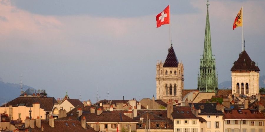 In Genf wurde zum ersten Mal seit fast 500 Jahren eine katholische Messe in der Kathedrale St-Pierre gefeiert, die seit 1535 eine Hochburg des Protestantismus ist. Rund 1500 Menschen nahmen am Samstagabend an dem Ereignis teil.