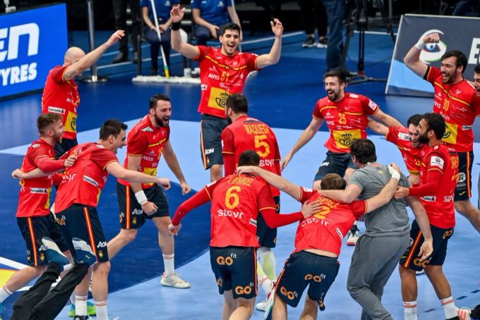 Spanien feiert den Sieg über Dänemark im Halbfinale der Handball-EM. handball em