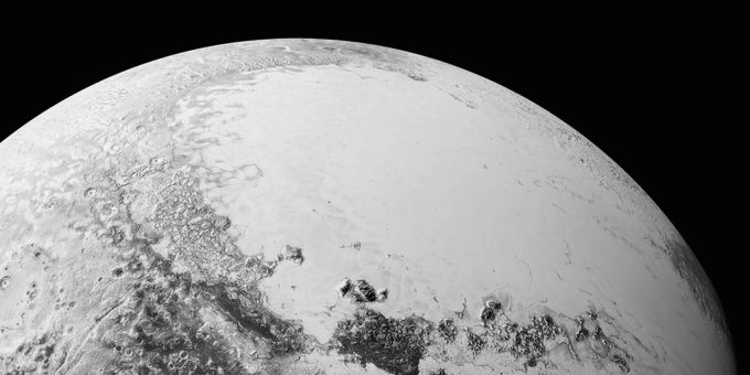 Auf der Oberfläche des Zwergplaneten Pluto ist es minus 233 Grad kalt. pluto