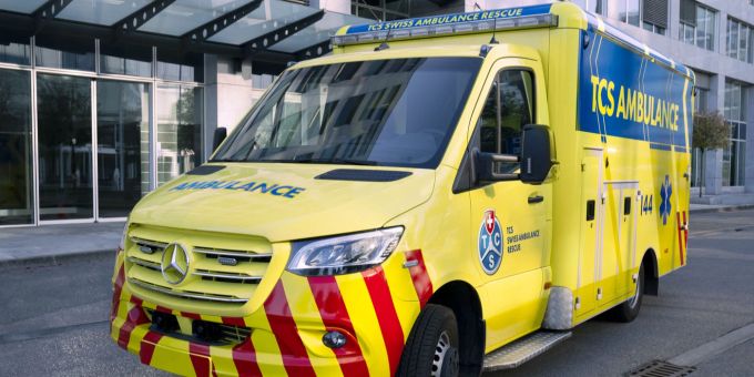 Ein Ambulanzauto der TCS Swiss Ambulance Rescue. touring club schweiz