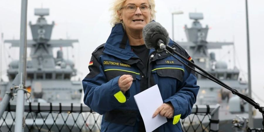 Verteidigungsministerin Christine Lambrecht (SPD) bei einem früheren Besuch bei der Marine