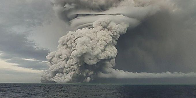 Der Ausbruch des Vulkans Hunga-Tonga-Hunga-Ha’apai. Tonga Vulkan