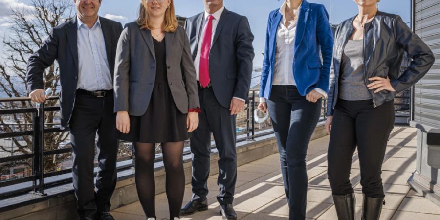 Die Kandidatinnen und Kandidaten der Rechtsallianz liegen vorne: Frederic Borloz (FDP), Valerie Dittli (Die Mitte), Michael Buffat (SVP), Christelle Luisier (FDP) und Isabelle Moret (FDP). (Archivbild)