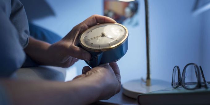 Viele Menschen klagen über Schlafstörungen und Depressionen nach der Zeitumstellung. Zeitumstellung