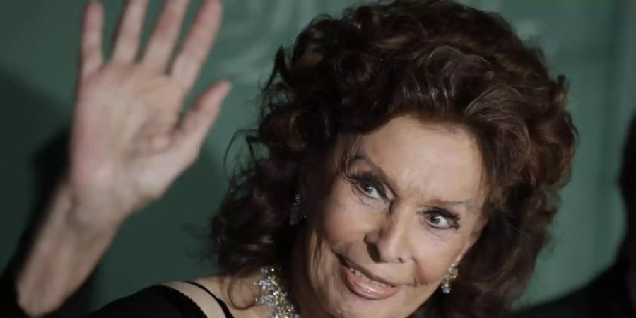 Sophia Loren bei ihrer Ankunft zur Verleihung der «Green Carpet Fashion Awards». Foto: Luca Bruno/AP/dpa