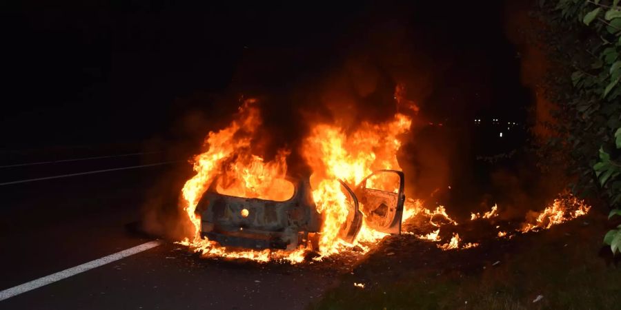 Autobrand auf Autobahn A2