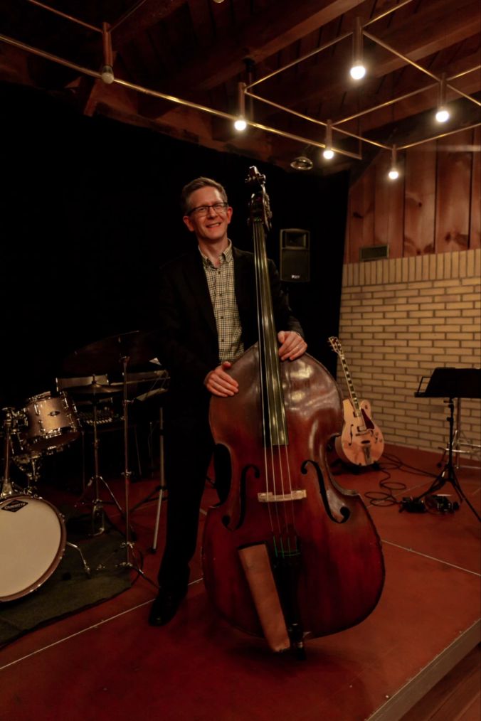 Chris Frey am Bass
