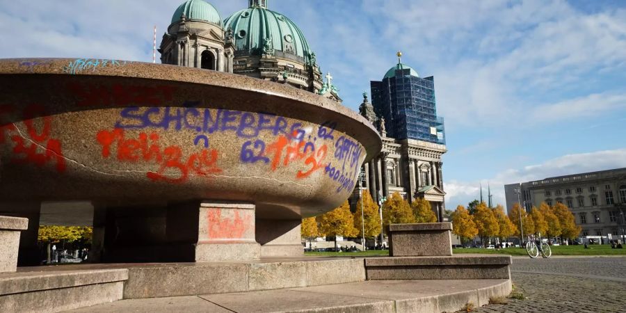 Berlin Altes Museum vandalismus