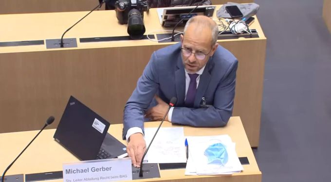 Michael Gerber, der stellvertretende Leiter der Abteilung Recht im BAG bei der Pressekonferenz zum Coronavirus gestern Sonntag. Coronavirus