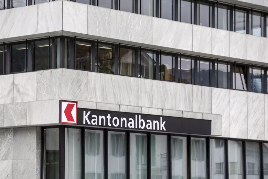 ceo schwyzer kantonalbank