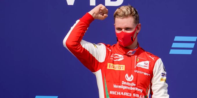 Mick Schumacher (Prema Powerteam, Ferrari Driver Academy) feiert seinen Sieg beim Hauptrennen der Formel 2 in Russland. Mick Schumacher Ferrari F2