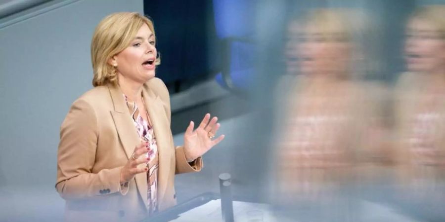 Agrarministerin Julia Klöckner will die wirtschaftlichen Auswirkungen der Afrikanischen Schweinepest so gering wie möglich halten. Foto: Kay Nietfeld/dpa