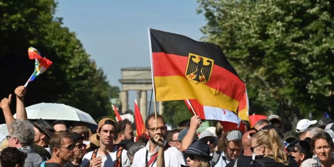 Demonstration gegen die Corona-Politik in Berlin Demonstration gegen die Corona-Politik in Berlin